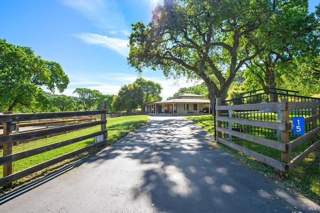 15 Wildwood Ln, Novato, CA 94947