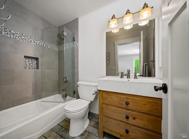 15 Wildwood Ln, Novato, CA 94947