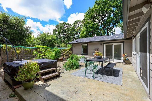 15 Wildwood Ln, Novato, CA 94947