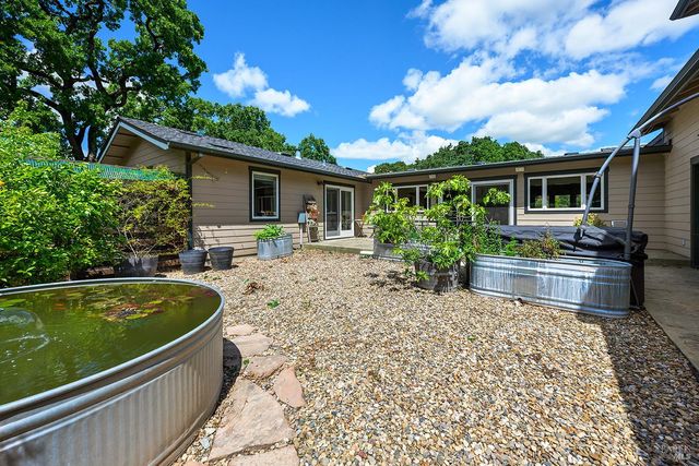 15 Wildwood Ln, Novato, CA 94947