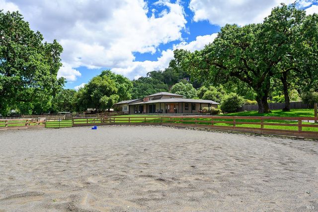 15 Wildwood Ln, Novato, CA 94947