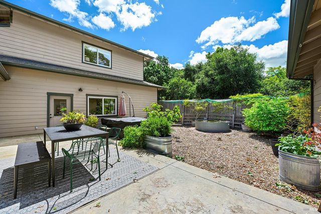 15 Wildwood Ln, Novato, CA 94947