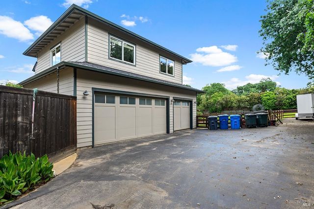 15 Wildwood Ln, Novato, CA 94947