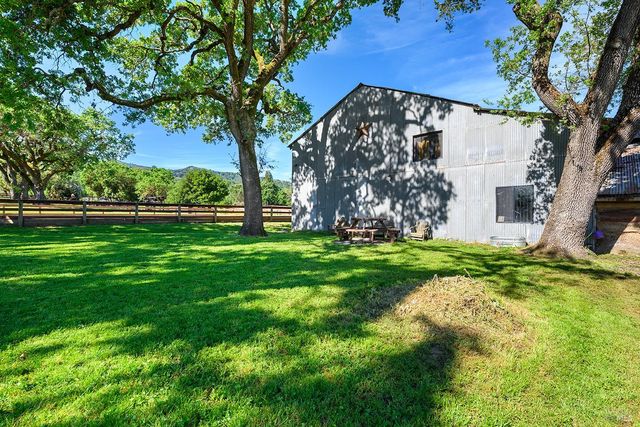 15 Wildwood Ln, Novato, CA 94947