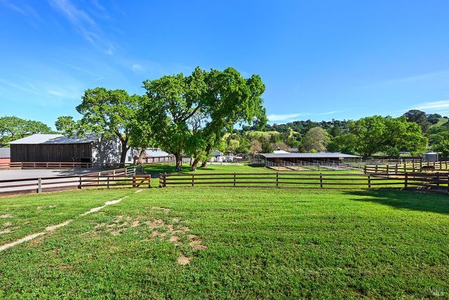 15 Wildwood Ln, Novato, CA 94947