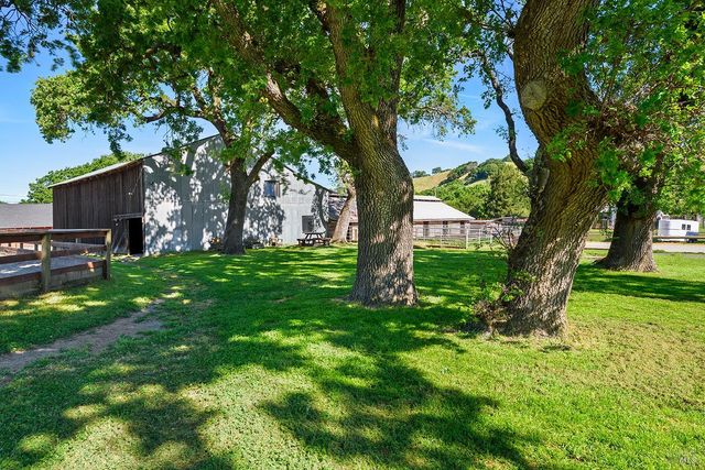 15 Wildwood Ln, Novato, CA 94947