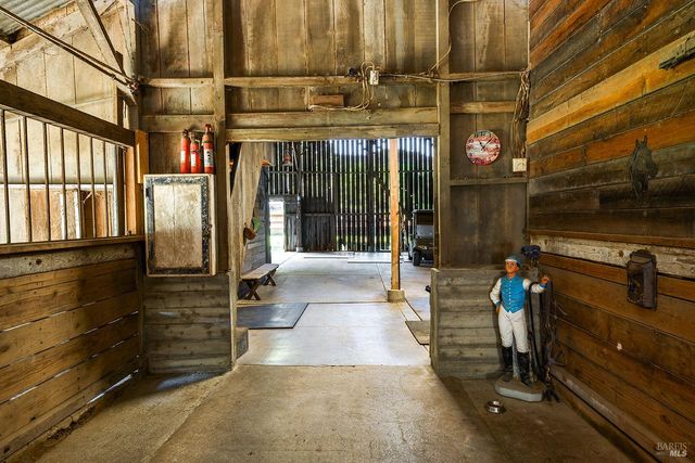 15 Wildwood Ln, Novato, CA 94947