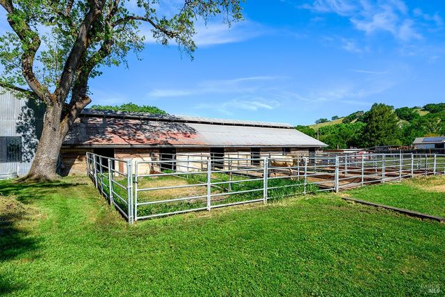 15 Wildwood Ln, Novato, CA 94947