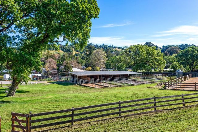 15 Wildwood Ln, Novato, CA 94947