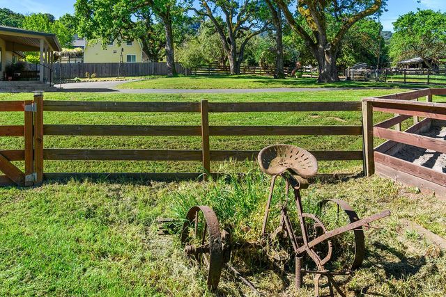 15 Wildwood Ln, Novato, CA 94947