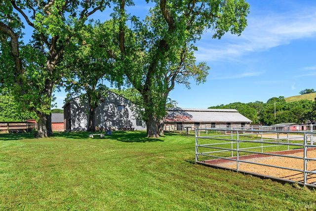 15 Wildwood Ln, Novato, CA 94947