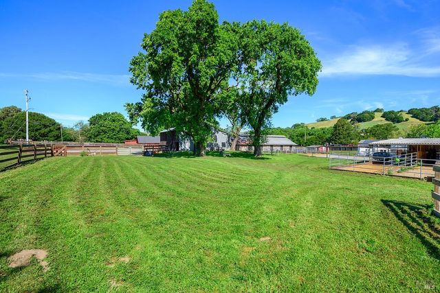 15 Wildwood Ln, Novato, CA 94947