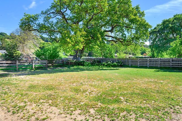 15 Wildwood Ln, Novato, CA 94947