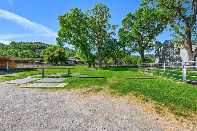 15 Wildwood Ln, Novato, CA 94947