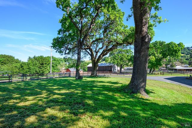 15 Wildwood Ln, Novato, CA 94947