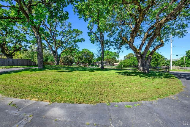 15 Wildwood Ln, Novato, CA 94947