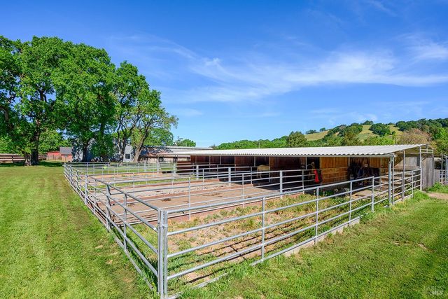 15 Wildwood Ln, Novato, CA 94947