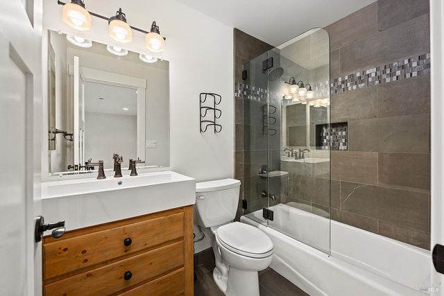 15 Wildwood Ln, Novato, CA 94947