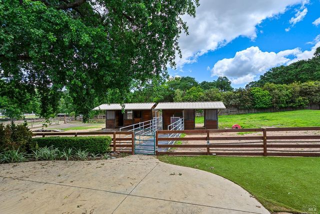 15 Wildwood Ln, Novato, CA 94947