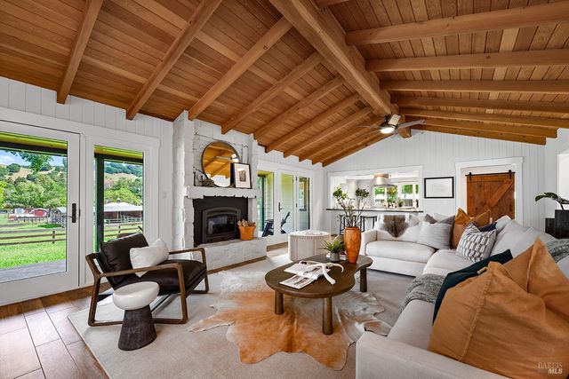 15 Wildwood Ln, Novato, CA 94947