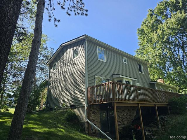 5163 Pine Hill Circle, Howell, MI 48843