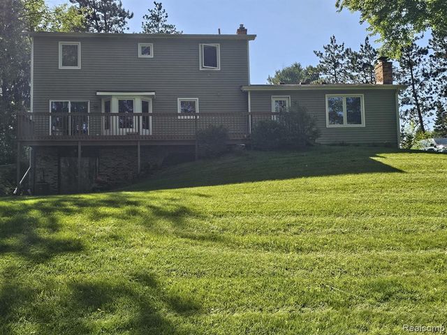 5163 Pine Hill Circle, Howell, MI 48843