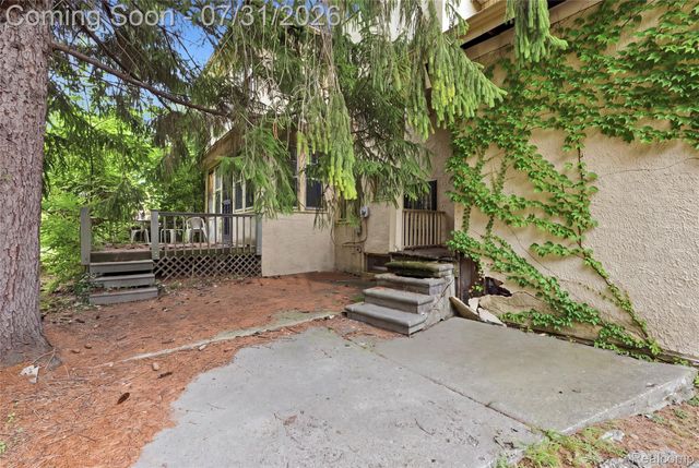 1636 W Boston Boulevard, Detroit, MI 48206