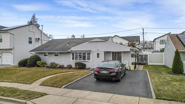 17 Wilson Lane, Bethpage, NY 11714