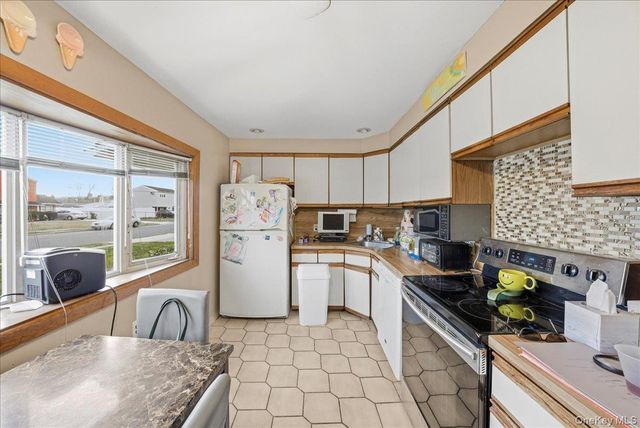 17 Wilson Lane, Bethpage, NY 11714