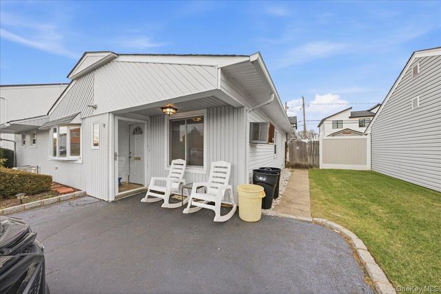 17 Wilson Lane, Bethpage, NY 11714