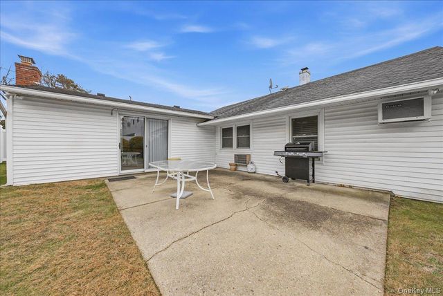 17 Wilson Lane, Bethpage, NY 11714