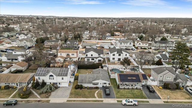 17 Wilson Lane, Bethpage, NY 11714