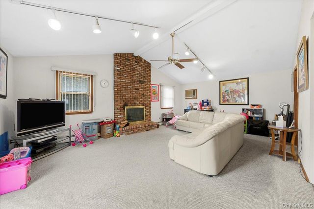 17 Wilson Lane, Bethpage, NY 11714