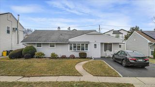17 Wilson Lane, Bethpage, NY 11714