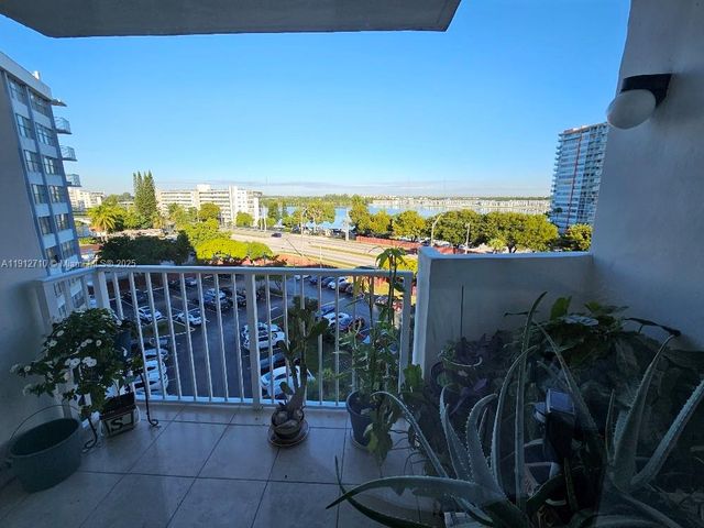 1200 NE Miami Gardens Dr 710W, Miami, FL 33179