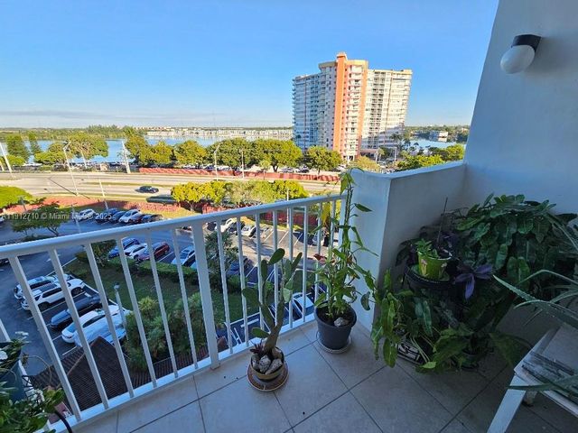 1200 NE Miami Gardens Dr 710W, Miami, FL 33179