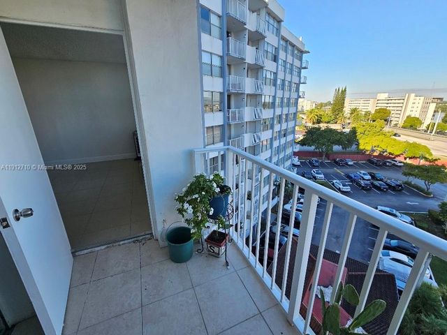 1200 NE Miami Gardens Dr 710W, Miami, FL 33179