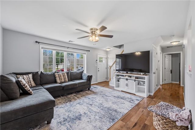 1322 West Rosemont Drive, Bethlehem City, PA 18018