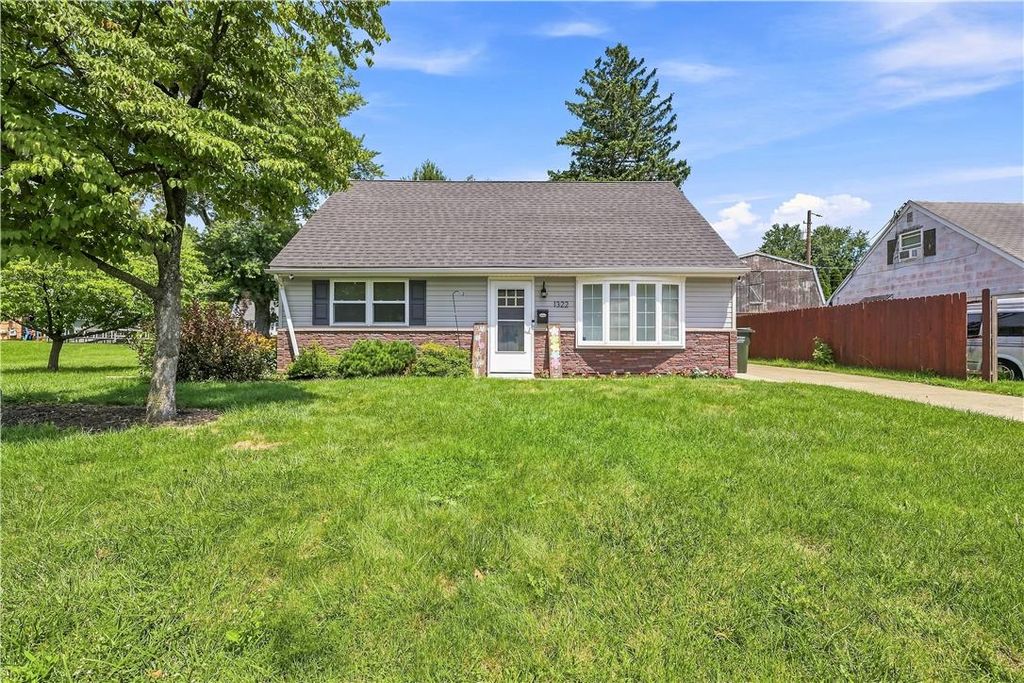 1322 West Rosemont Drive, Bethlehem City, PA 18018