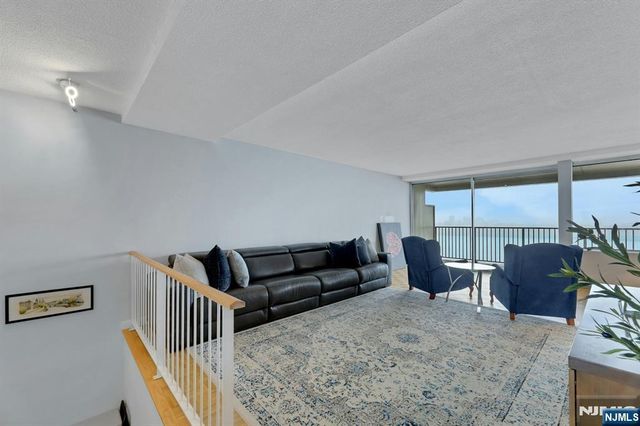 3 Horizon Road 1002, Fort Lee, NJ 07024