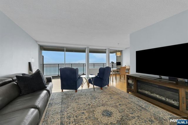 3 Horizon Road 1002, Fort Lee, NJ 07024