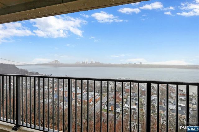 3 Horizon Road 1002, Fort Lee, NJ 07024