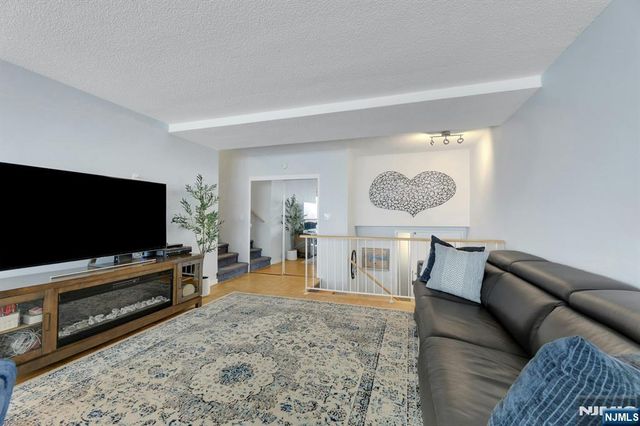 3 Horizon Road 1002, Fort Lee, NJ 07024