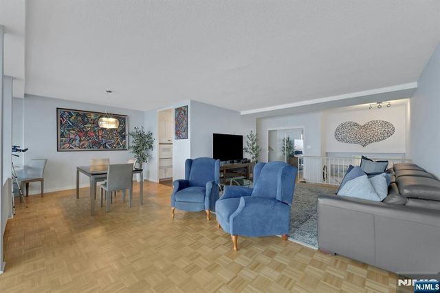 3 Horizon Road 1002, Fort Lee, NJ 07024