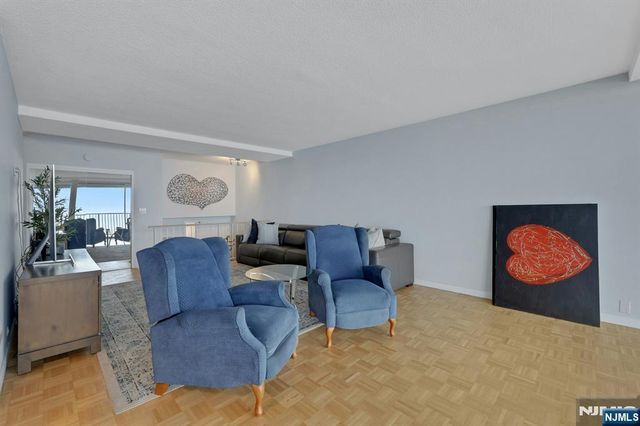 3 Horizon Road 1002, Fort Lee, NJ 07024