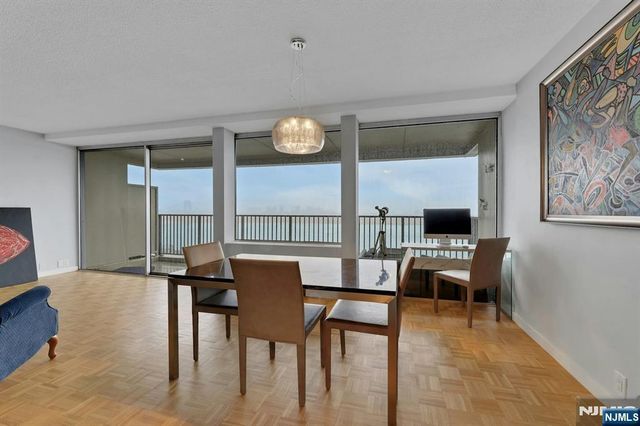 3 Horizon Road 1002, Fort Lee, NJ 07024