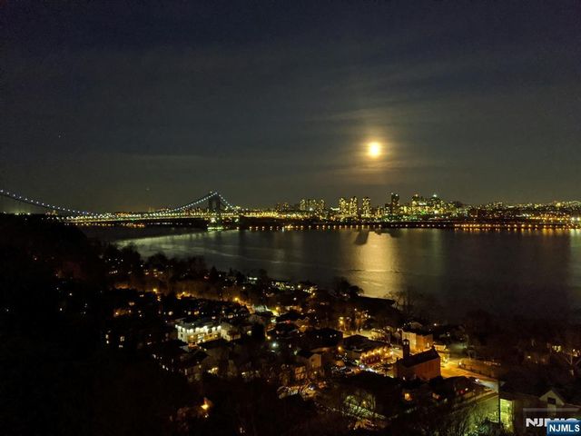 3 Horizon Road 1002, Fort Lee, NJ 07024