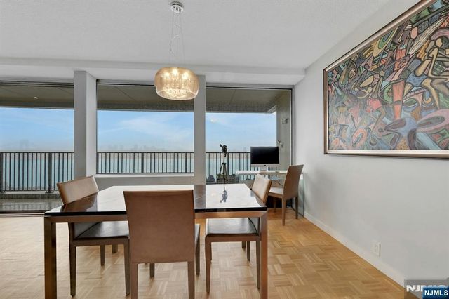 3 Horizon Road 1002, Fort Lee, NJ 07024