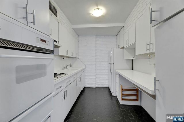 3 Horizon Road 1002, Fort Lee, NJ 07024