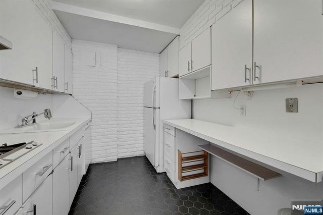 3 Horizon Road 1002, Fort Lee, NJ 07024